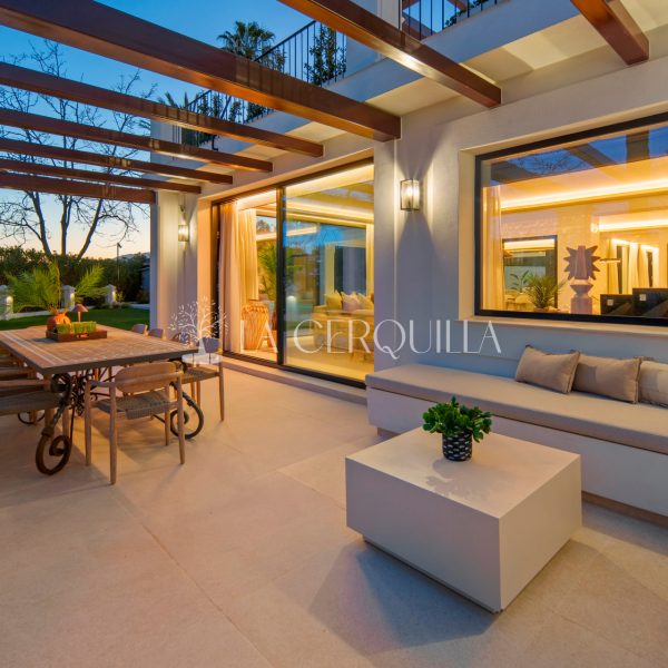 Frontline-Golf-Villa-One-for-Sale-in-La-Cerquilla-Marbella-(13)